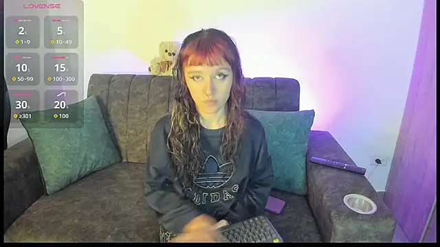 velmoon online show from March 18, 2026, 6:33 pm