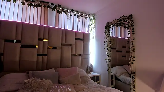 Maya-jhons online show from March 9, 2026, 12:09 pm