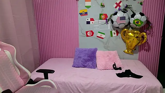 Sophie19   online show from July 6, 2026, 12:24 pm