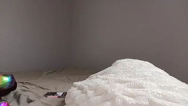 Snapshot of CreamyCookiee chatting on February 27, 2026, 4:01 am CreamyCookiee online show from February 27, 2026, 4:01 am