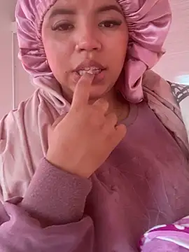 Snapshot of Lucy_strong1 chatting on February 10, 2026, 3:05 pm Lucy strong1 online show from February 10, 2026, 3:05 pm