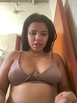 Snapshot of Lucy_strong1 chatting on February 11, 2026, 1:05 pm Lucy strong1 online show from February 11, 2026, 1:05 pm