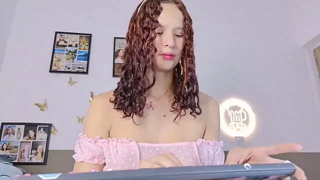 Snapshot of catalina_santana4 chatting on April 28, 2026, 3:44 am catalina santana4 online show from April 28, 2026, 3:44 am