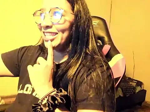 Snapshot of QueenNyxx chatting on March 4, 2026, 6:03 pm QueenNyxx online show from March 4, 2026, 6:03 pm