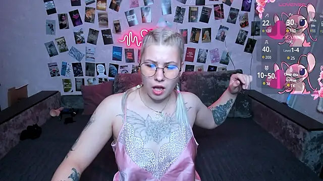 Snapshot of x_Ulya1cutex chatting on March 21, 2026, 4:21 pm x Ulya1cutex online show from March 21, 2026, 4:21 pm