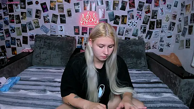 Snapshot of x_Ulya1cutex chatting on June 29, 2026, 7:03 pm x Ulya1cutex online show from June 29, 2026, 7:03 pm