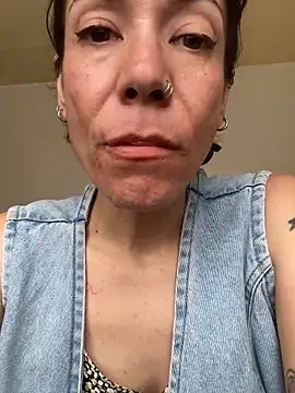 JeanneDuval8888 online show from May 26, 2026, 11:12 pm