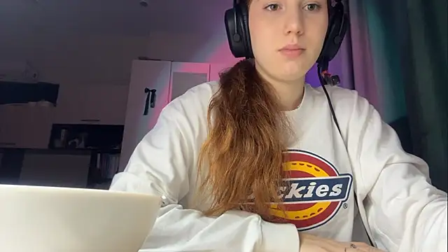 AliceCarrol online show from February 28, 2026, 8:32 pm