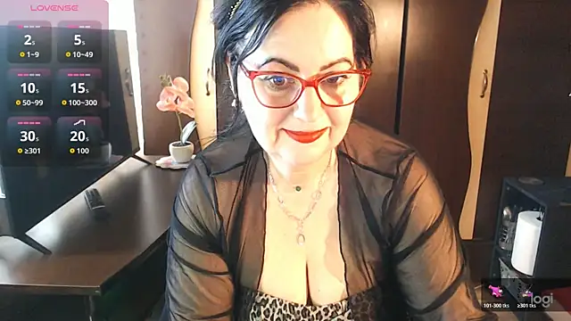 Snapshot of exiMIlf chatting on April 6, 2026, 11:33 am exiMIlf online show from April 6, 2026, 11:33 am