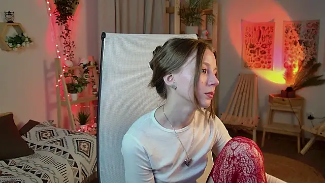 ElliFrankenweenie online show from April 11, 2026, 7:45 am