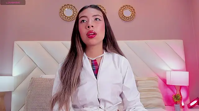 Snapshot of ValeryGomezz chatting on April 9, 2026, 2:44 pm ValeryGomezz online show from April 9, 2026, 2:44 pm