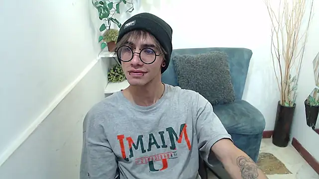 Snapshot of AaronBeer_ chatting on February 23, 2026, 11:29 am AaronBeer online show from February 23, 2026, 11:29 am