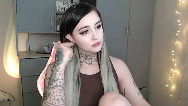 Rin Tozier online show from February 14, 2026, 11:45 pm