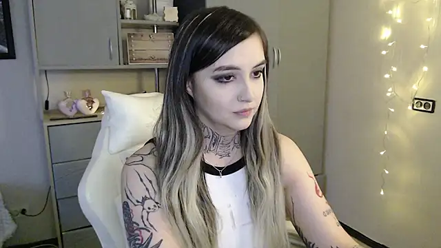 Rin Tozier online show from April 6, 2026, 1:47 am