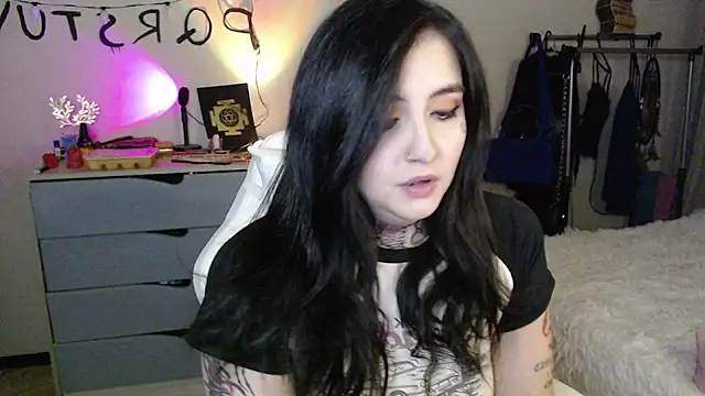 Snapshot of Rin_Tozier chatting on June 9, 2026, 8:31 pm Rin Tozier online show from June 9, 2026, 8:31 pm