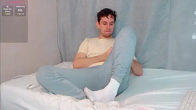 Snapshot of Luc_7 chatting on February 27, 2026, 4:29 pm Luc 7 online show from February 27, 2026, 4:29 pm