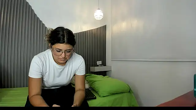 Rose blonde   online show from June 24, 2026, 10:09 pm