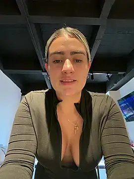 Snapshot of Miilana_ chatting on July 31, 2026, 3:11 pm Miilana online show from July 31, 2026, 3:11 pm