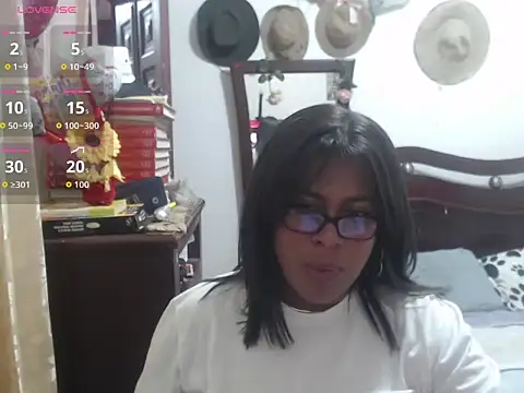 Snapshot of Caprichosa-39 chatting on February 19, 2026, 1:23 am Caprichosa-39 online show from February 19, 2026, 1:23 am