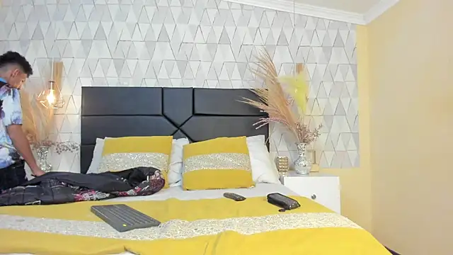 NoaahTylor online show from March 16, 2026, 6:39 am