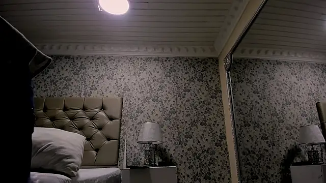 NoaahTylor online show from April 16, 2026, 3:29 am