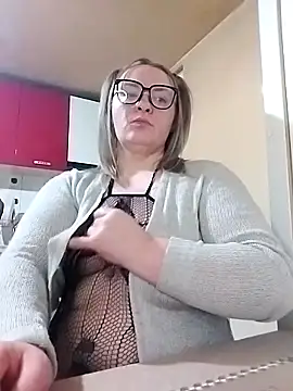 HotStepmommy4 online show from March 20, 2026, 10:25 pm