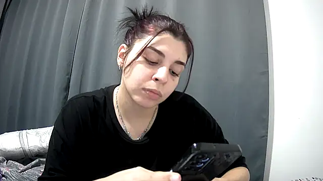 Snapshot of violetazein7 chatting on May 16, 2026, 12:40 am violetazein7 online show from May 16, 2026, 12:40 am
