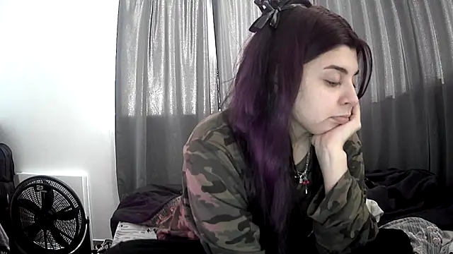 Snapshot of violetazein7 chatting on May 17, 2026, 6:15 pm violetazein7 online show from May 17, 2026, 6:15 pm