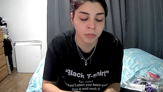 Snapshot of violetazein7 chatting on May 27, 2026, 8:39 pm violetazein7 online show from May 27, 2026, 8:39 pm