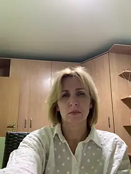 Snapshot of VeltaMur975 chatting on February 24, 2026, 9:02 pm VeltaMur975 online show from February 24, 2026, 9:02 pm