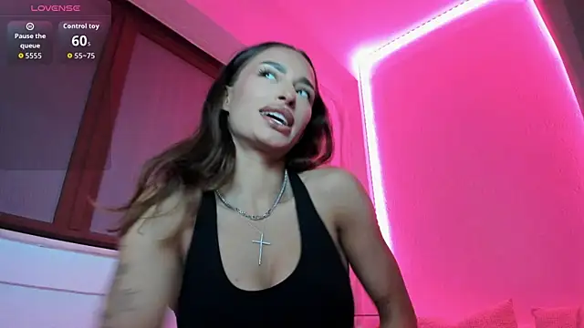 EvaK  online show from April 6, 2026, 3:26 am