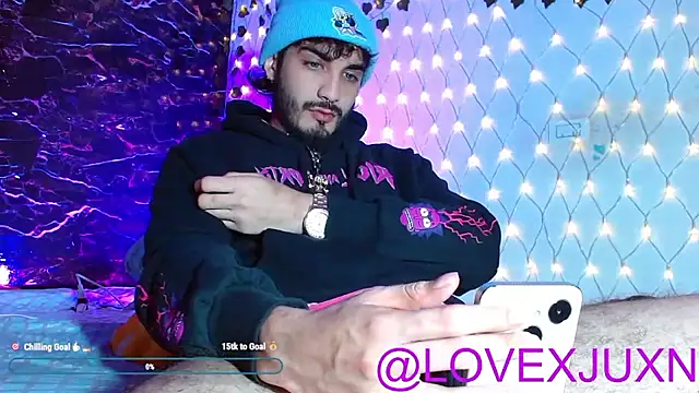 LovexJuxn8 online show from May 7, 2026, 12:05 am