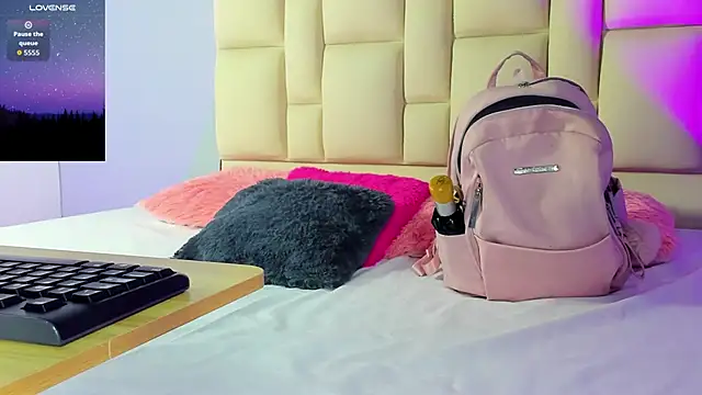 Snapshot of Zaphiro__Sky chatting on February 28, 2026, 8:37 am Zaphiro Sky online show from February 28, 2026, 8:37 am