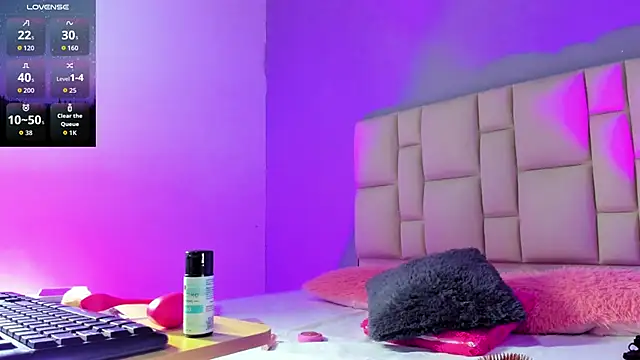 Snapshot of Zaphiro__Sky chatting on March 2, 2026, 8:43 am Zaphiro Sky online show from March 2, 2026, 8:43 am