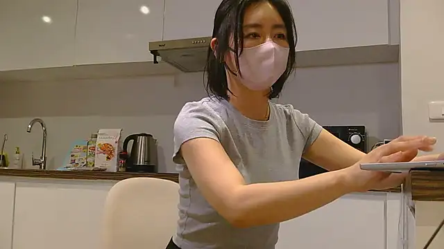 Mochi-Momo online show from April 7, 2026, 11:32 am