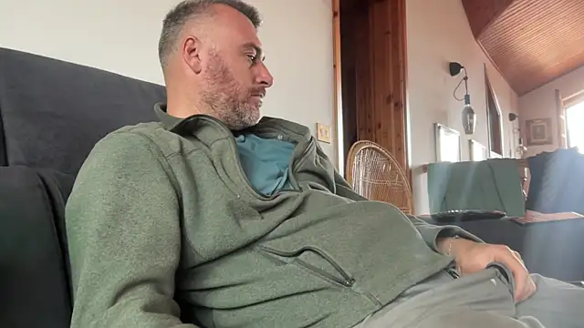 Snapshot of marcovik1 chatting on March 13, 2026, 11:39 am marcovik1 online show from March 13, 2026, 11:39 am