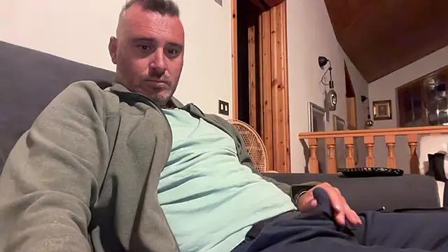 Snapshot of marcovik1 chatting on April 9, 2026, 6:35 pm marcovik1 online show from April 9, 2026, 6:35 pm