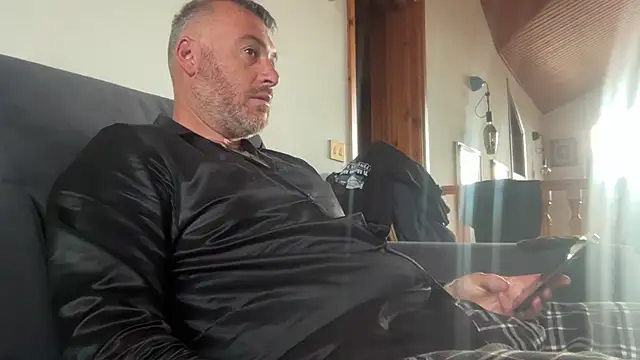 Snapshot of marcovik1 chatting on April 15, 2026, 7:04 am marcovik1 online show from April 15, 2026, 7:04 am