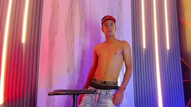 Snapshot of Vicky_and_Jeyco chatting on February 16, 2026, 8:38 pm Vicky and Jeyco online show from February 16, 2026, 8:38 pm