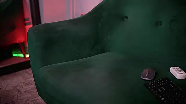 NaomiAmora online show from April 3, 2026, 6:17 pm