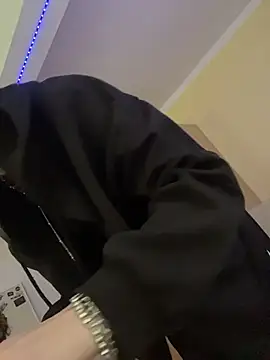 Snapshot of Milli-Kiss chatting on February 18, 2026, 2:02 pm Milli-Kiss online show from February 18, 2026, 2:02 pm