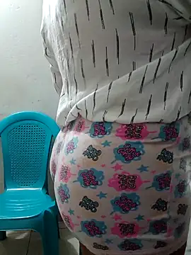 Snapshot of honey-suckle chatting on February 17, 2026, 6:36 pm honey-suckle online show from February 17, 2026, 6:36 pm