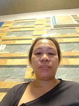 squirtshantal online show from April 10, 2026, 7:57 am