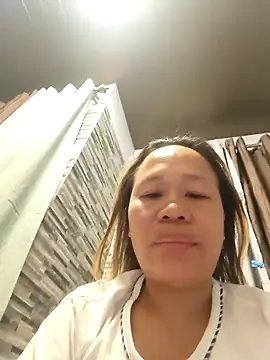 squirtshantal online show from April 15, 2026, 7:43 pm