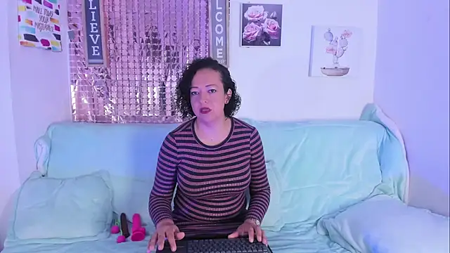 Snapshot of AdeleNasty chatting on February 13, 2026, 1:40 pm AdeleNasty online show from February 13, 2026, 1:40 pm