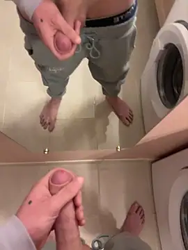 Snapshot of lechouilleur44 chatting on March 13, 2026, 10:38 pm lechouilleur44 online show from March 13, 2026, 10:38 pm