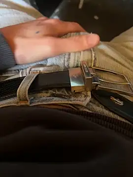 Snapshot of lechouilleur44 chatting on April 6, 2026, 10:27 am lechouilleur44 online show from April 6, 2026, 10:27 am