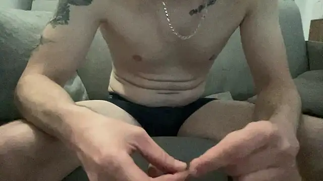 Snapshot of lechouilleur44 chatting on April 14, 2026, 2:12 pm lechouilleur44 online show from April 14, 2026, 2:12 pm