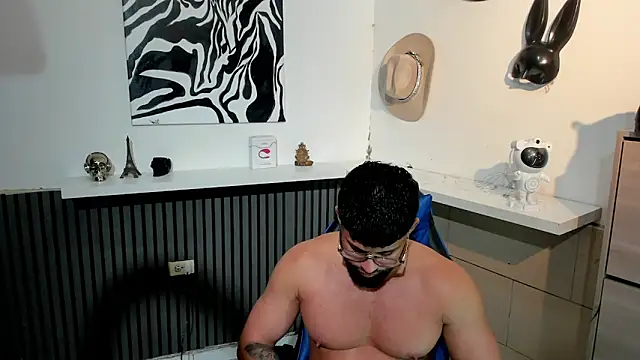 Snapshot of BENEDIICK chatting on February 24, 2026, 8:29 pm BENEDIICK online show from February 24, 2026, 8:29 pm