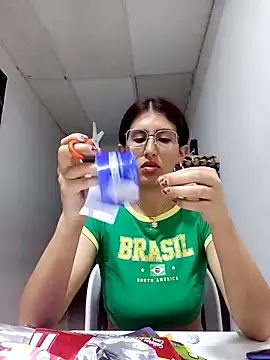 Snapshot of Esperanza__hot chatting on February 16, 2026, 2:51 am Esperanza hot online show from February 16, 2026, 2:51 am